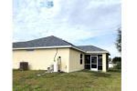 Villa ou maison à vendre à Cape Coral, Floride: 3 chambres, 189.99 m2 № 1079334 - photo 1