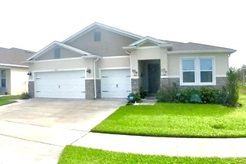 House in Saint Cloud, Florida 4 bedrooms, 263.94 sq.m. № 1383398 - photo 1