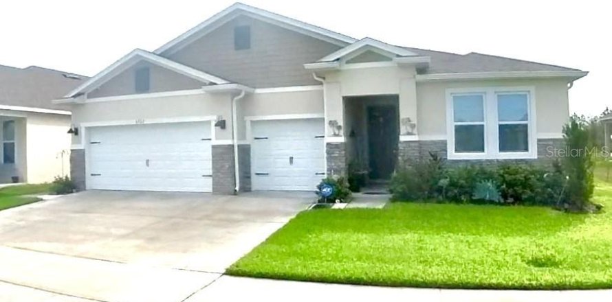 House in Saint Cloud, Florida 4 bedrooms, 263.94 sq.m. № 1383398