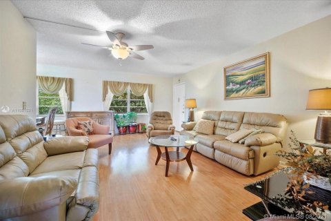 Condo in Hollywood, Florida, 2 bedrooms  № 1072385 - photo 15