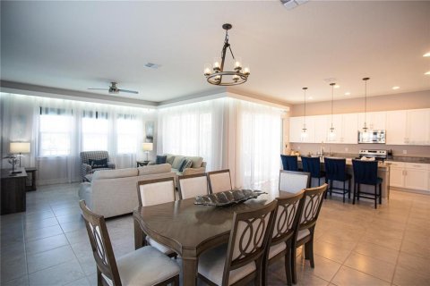 Villa ou maison à vendre à Kissimmee, Floride: 5 chambres, 310.76 m2 № 1261148 - photo 4