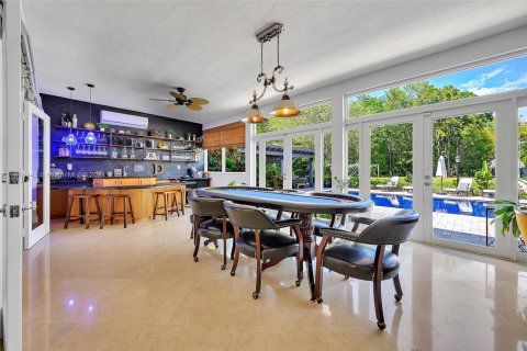 House in Miami, Florida 7 bedrooms, 484.39 sq.m. № 1239311 - photo 18