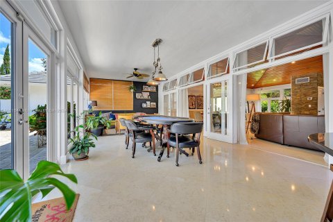 House in Miami, Florida 7 bedrooms, 484.39 sq.m. № 1239311 - photo 21