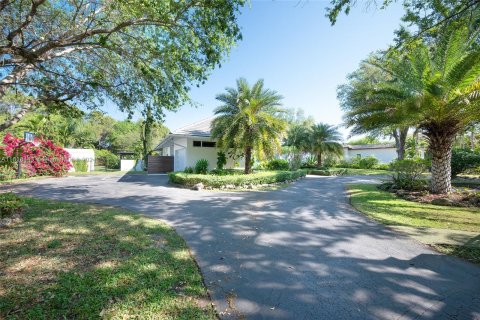 House in Miami, Florida 7 bedrooms, 484.39 sq.m. № 1239311 - photo 3