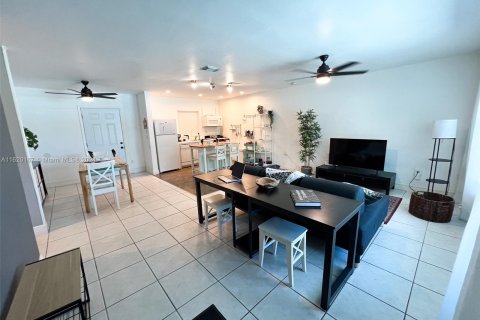 House in Miami, Florida 3 bedrooms, 151.52 sq.m. № 1269144 - photo 8