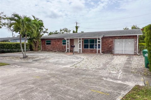 House in Miami, Florida 3 bedrooms, 151.52 sq.m. № 1269144 - photo 3