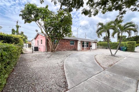 House in Miami, Florida 3 bedrooms, 151.52 sq.m. № 1269144 - photo 5