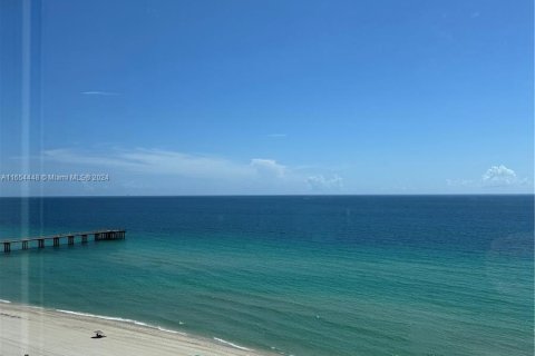 Condo in Sunny Isles Beach, Florida, 2 bedrooms  № 1354539 - photo 17