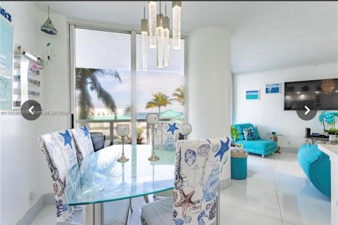 Condominio en venta en Sunny Isles Beach, Florida, 2 dormitorios, 135.64 m2 № 1354539 - foto 5