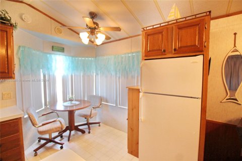 House in Moore Haven, Florida 1 bedroom № 1017786 - photo 5