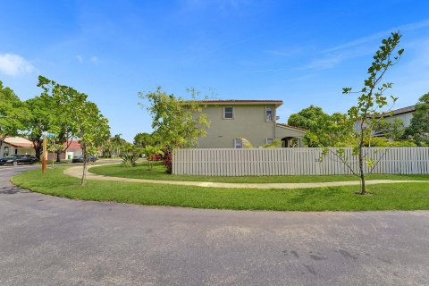 House in Miramar, Florida 4 bedrooms, 297.66 sq.m. № 1227002 - photo 15