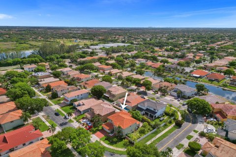 House in Miramar, Florida 4 bedrooms, 297.66 sq.m. № 1227002 - photo 3