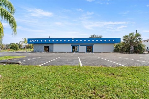 Commercial property in Orlando, Florida 998.7 sq.m. № 1044421 - photo 2