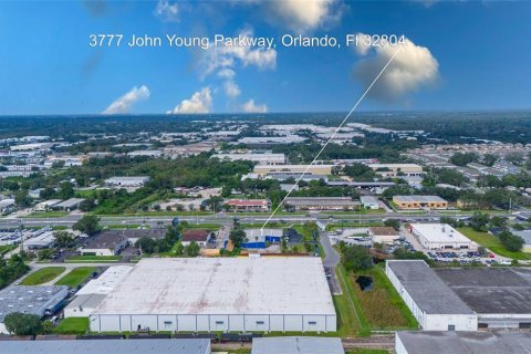 Propiedad comercial en venta en Orlando, Florida, 998.7 m2 № 1044421 - foto 19