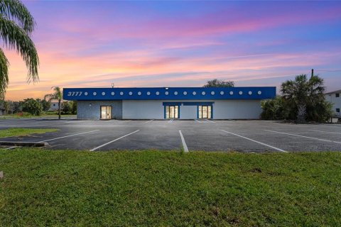 Propiedad comercial en venta en Orlando, Florida, 998.7 m2 № 1044421 - foto 6