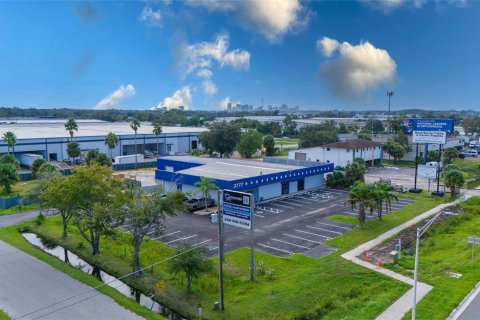 Propiedad comercial en venta en Orlando, Florida, 998.7 m2 № 1044421 - foto 22