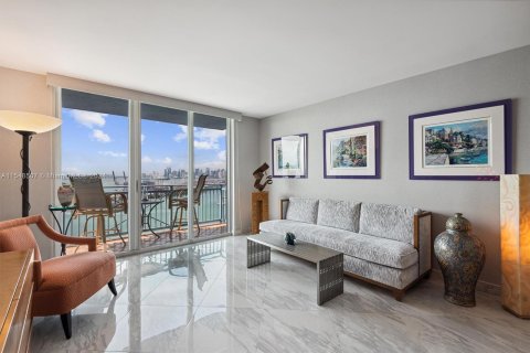 Condo in Miami Beach, Florida, 2 bedrooms  № 1059378 - photo 8