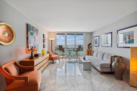 Condo in Miami Beach, Florida, 2 bedrooms  № 1059378 - photo 1