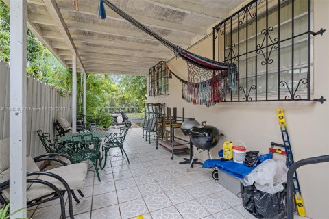 Propiedad comercial en venta en Miami, Florida, 193.98 m2 № 1268964 - foto 19