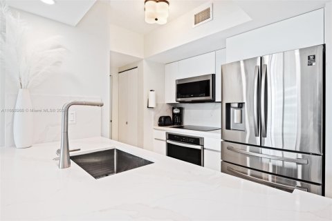 Condo in Fort Lauderdale, Florida, 2 bedrooms  № 1385950 - photo 12