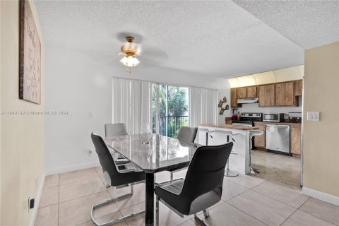 Condo in Hialeah, Florida, 3 bedrooms  № 1386004 - photo 4