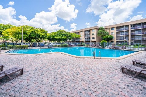 Condo in Hialeah, Florida, 3 bedrooms  № 1386004 - photo 14