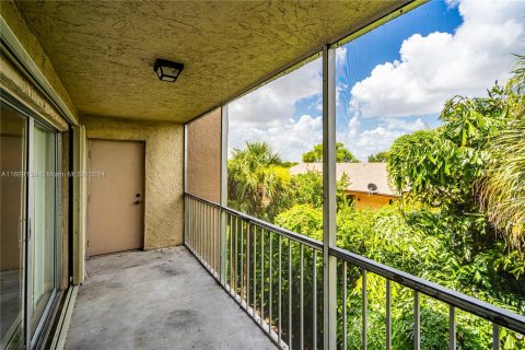 Condo in Hialeah, Florida, 3 bedrooms  № 1386004 - photo 13