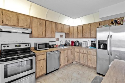 Condo in Hialeah, Florida, 3 bedrooms  № 1386004 - photo 6