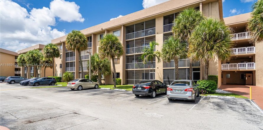 Condo in Hialeah, Florida, 3 bedrooms  № 1386004