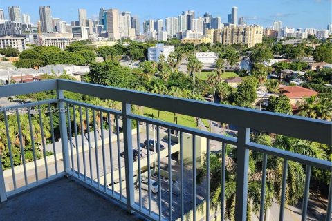 Condo in Miami, Florida, 2 bedrooms  № 1386003 - photo 7