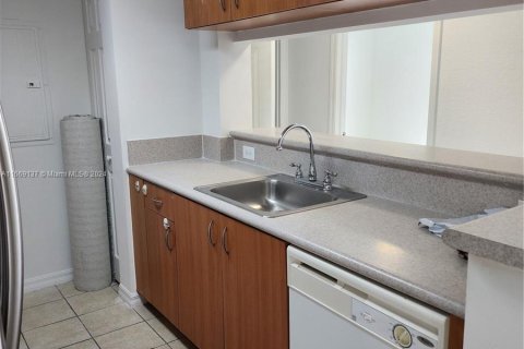 Condo in Miami, Florida, 2 bedrooms  № 1386003 - photo 5