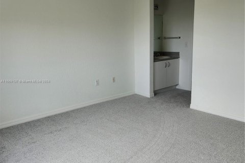 Condo in Miami, Florida, 2 bedrooms  № 1386003 - photo 11