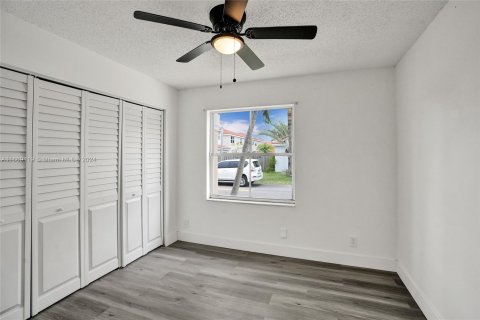 House in Margate, Florida 3 bedrooms, 121.14 sq.m. № 1385992 - photo 8