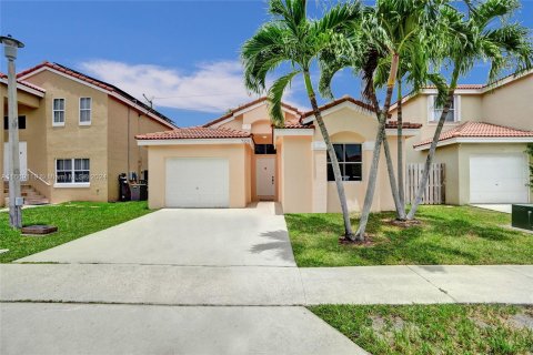 House in Margate, Florida 3 bedrooms, 121.14 sq.m. № 1385992 - photo 1