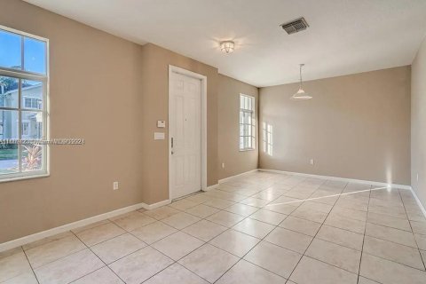 Townhouse in Homestead, Florida 3 bedrooms, 146.79 sq.m. № 1385994 - photo 5