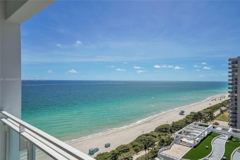 Condo in Miami Beach, Florida, 2 bedrooms  № 1386036 - photo 17