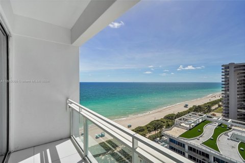 Condo in Miami Beach, Florida, 2 bedrooms  № 1386036 - photo 23