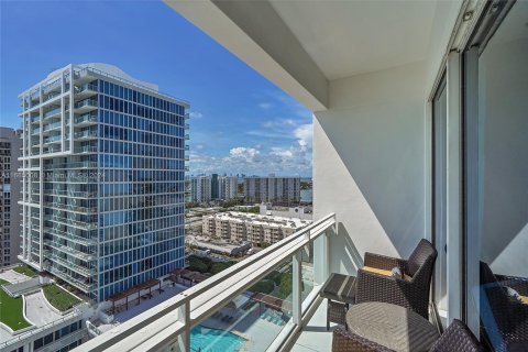 Condo in Miami Beach, Florida, 2 bedrooms  № 1386036 - photo 19