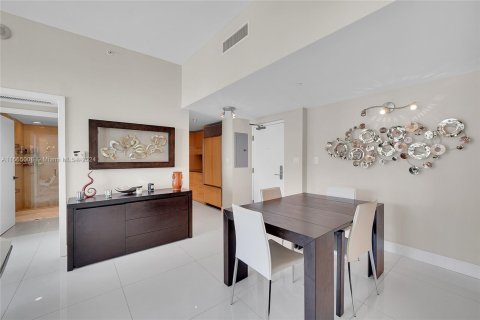 Condo in Miami Beach, Florida, 2 bedrooms  № 1386036 - photo 9