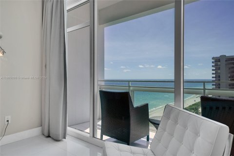 Condo in Miami Beach, Florida, 2 bedrooms  № 1386036 - photo 15