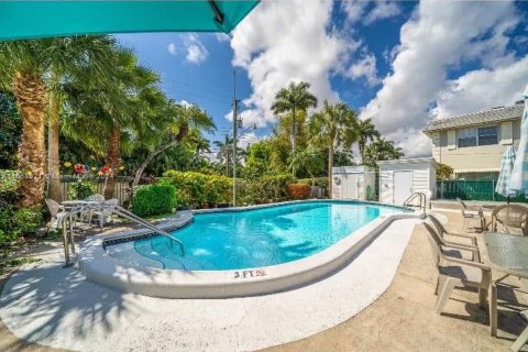 Apartamento en alquiler en Hollywood, Florida, 2 dormitorios, 74.32 m2 № 1385944 - foto 2