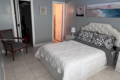 Apartamento en alquiler en Hollywood, Florida, 2 dormitorios, 74.32 m2 № 1385944 - foto 11