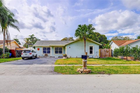Immobilier commercial à vendre à Pembroke Pines, Floride № 1028760 - photo 1