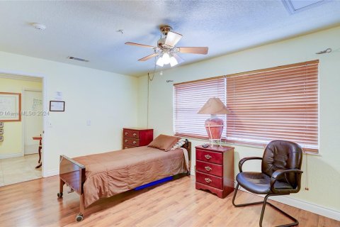 Immobilier commercial à vendre à Pembroke Pines, Floride № 1028760 - photo 9