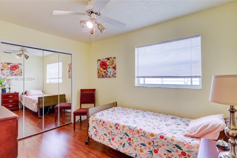 Immobilier commercial à vendre à Pembroke Pines, Floride № 1028760 - photo 16