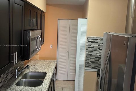 Copropriété à vendre à Hialeah, Floride: 2 chambres, 102.19 m2 № 1397718 - photo 6