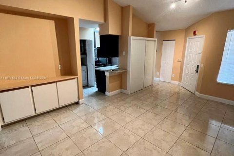 Condo in Hialeah, Florida, 2 bedrooms  № 1397718 - photo 5