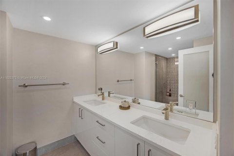 Copropriété à vendre à Miami Beach, Floride: 2 chambres, 158.12 m2 № 1269248 - photo 12