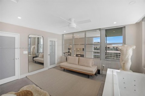 Copropriété à vendre à Miami Beach, Floride: 2 chambres, 158.12 m2 № 1269248 - photo 25