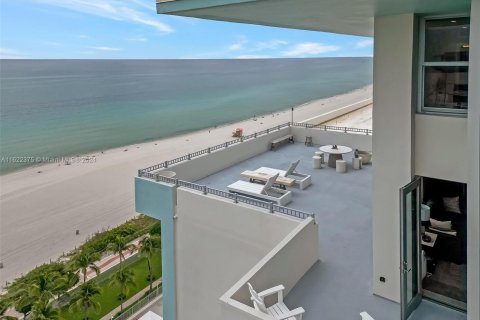 Condo in Miami Beach, Florida, 2 bedrooms  № 1269248 - photo 1